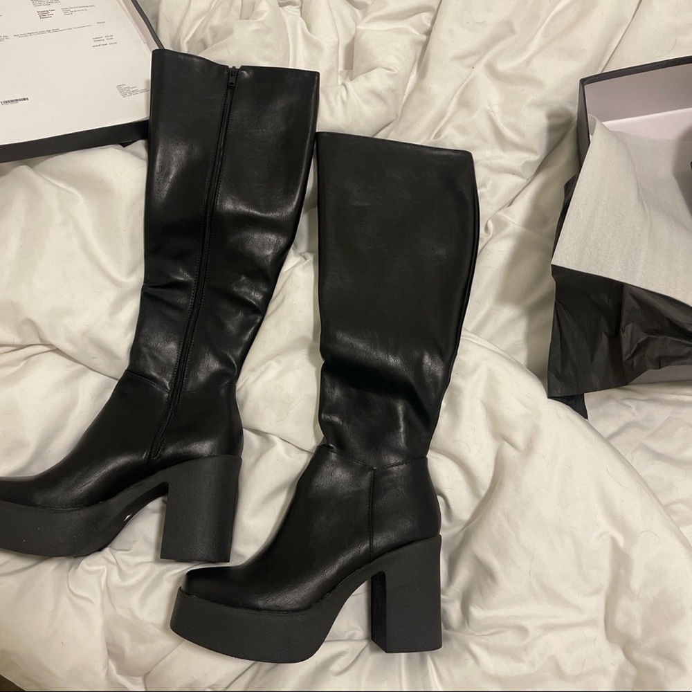 LAMODA SLICK NICKS PLATFORM BOOTS